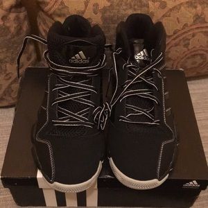 Adidas shoes size(7) big boy .(new)